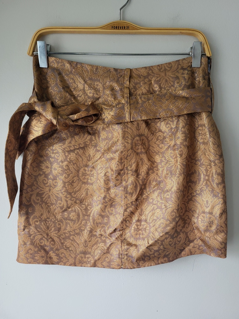 BCBG Gold Brocade Tie-Waist Mini Glamorotti Feminine Evening Party Skirt